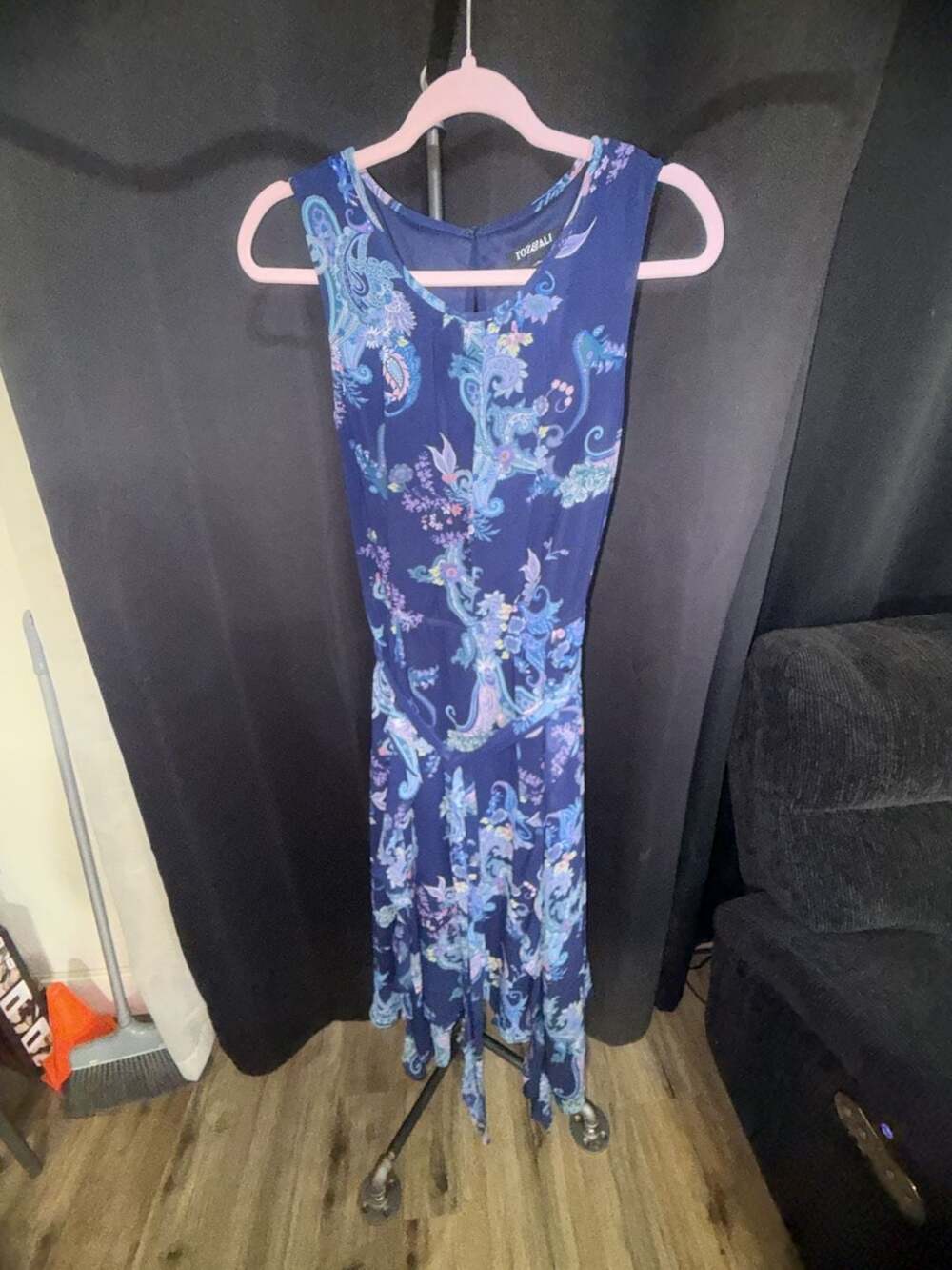 Roz & Ali Paisley Dress Size 8 Navy Blue Sleeveless Handkerchief Hem